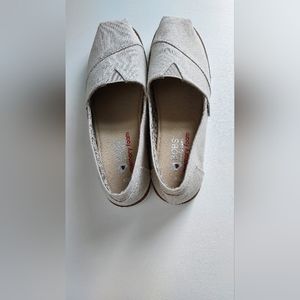 BOBS from skechers memory foam Plush Peace and Love Slip On shoes Sz 10 NWOB